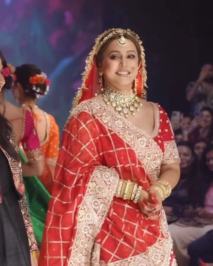 Hina Khan breast cancer treatment