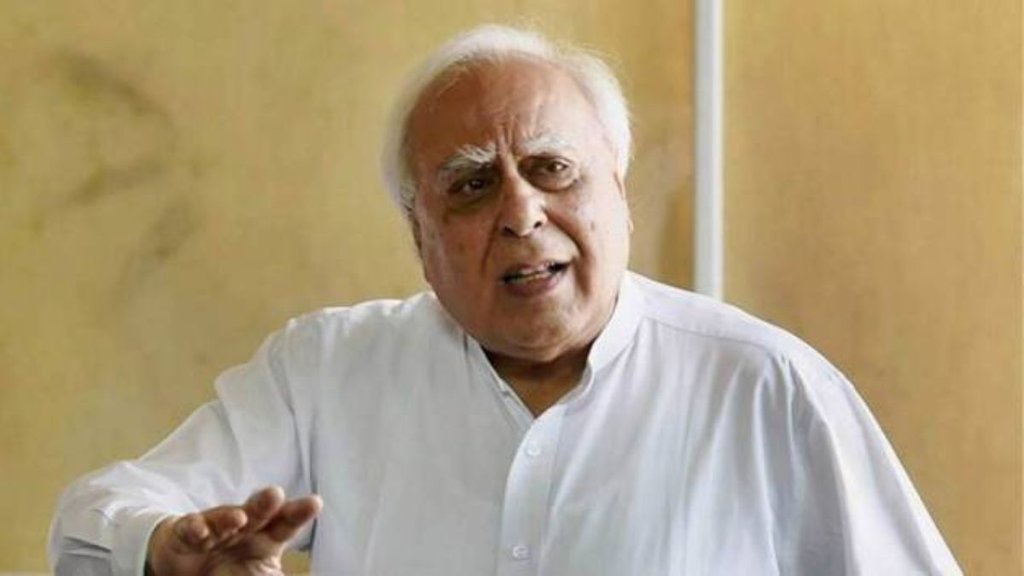 PM Modi in CJI Home, Kapil Sibal | pm modi, cji chandrachud | congess |