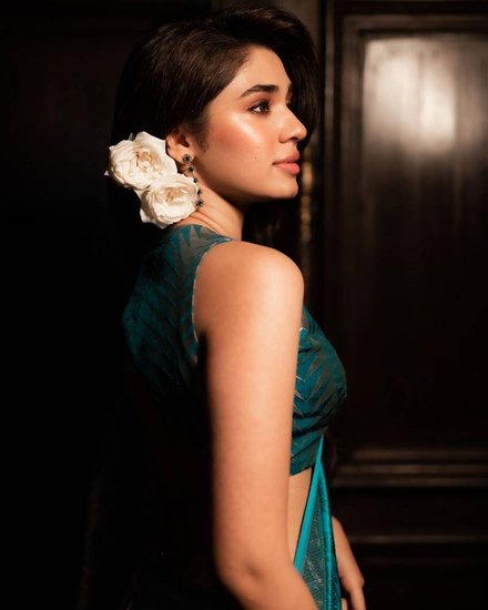 South actress Kriti Shetty looks stunning in saree