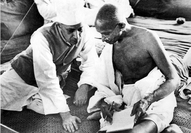 How long did Gandhi ji walk after meals?