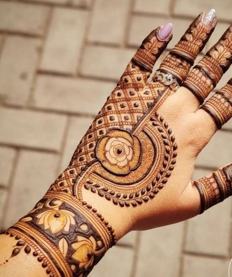 Elegant Mehndi Patterns