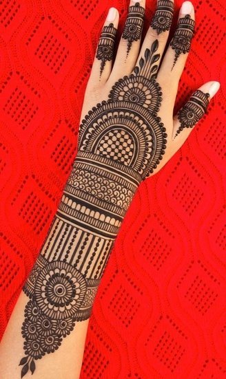 Minimal Mehndi Designs for Navratri