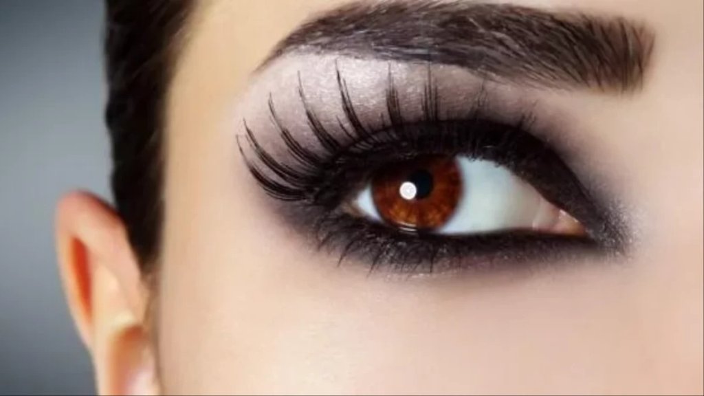 How to make your eyes bigger with kajal