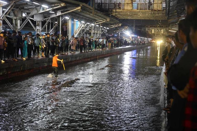 Mumbai flooding Pictures