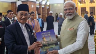 Narendra Modi | Sultan Omar Ali Saifuddeen