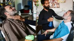 राहुल गांधी ने मोची के बाद सैलून वाले को भेजा सरप्राइज गिफ्ट, दाढ़ी-बाल काटने का मिला इनाम