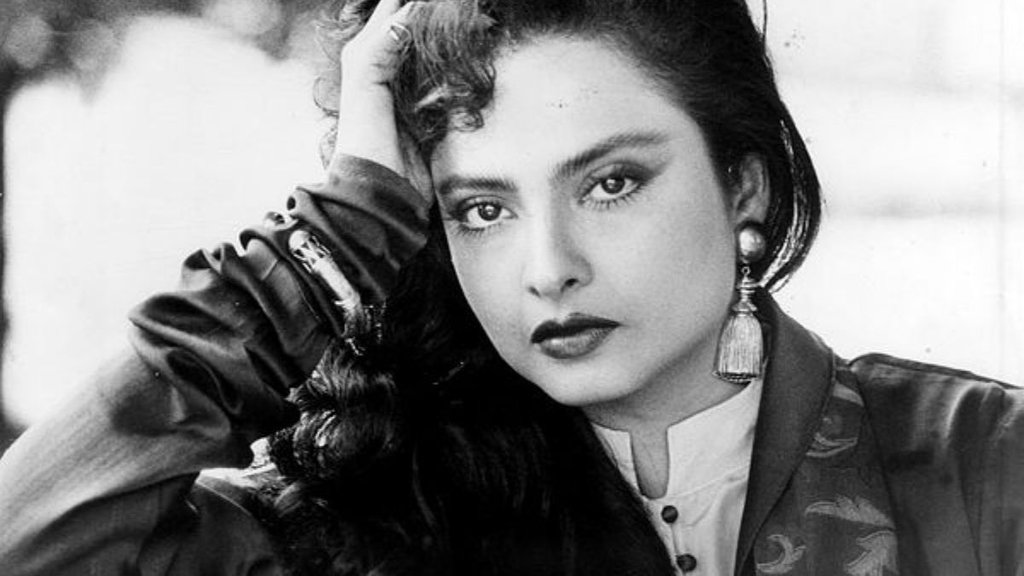 CineGram, Rekha, Rekha scared to Big B, Rekha Bollywood kissa