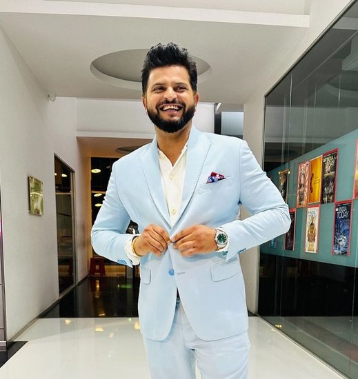 सुरेश रैना तोयम हैदराबद के कप्तान हैं। उन्होंने कुल मिलाकर 336 टी20 मैच खेले हैं। इसमें उनके नाम 8654 रन हैं। इसमें 4 शतक और 53 अर्धशतक शामिल हैं। (फोटो साभार - Suresh Raina Instagram)
