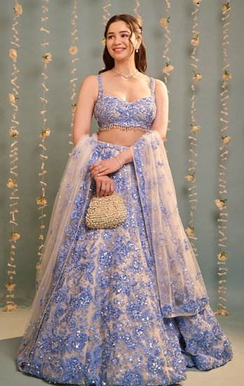 Shubman Gill, Sachin Tendulkar Daughter Sara Tendulkar, Sara Tendulkar, Sara Tendulkar Drinking Wine