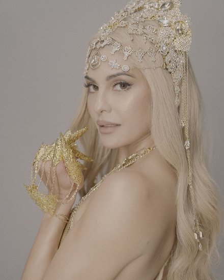 Jacqueline Fernandez Blonde hairstyle