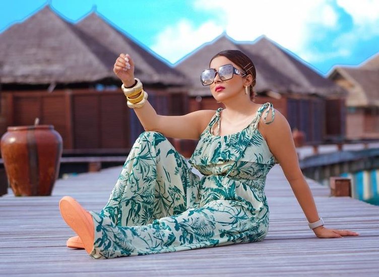Actress vacation Look