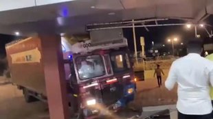 Truck Drive, Pune video, Hotel video viral