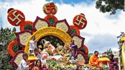 गणेश विसर्जन के समय डांस कर रहा था शख्स, नाचते हुए अचानक गिरा, हो गई मौत