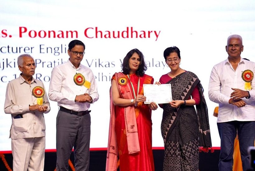 तो अगर आप भी कॉटन साड़ी पहनने की चाहत रखती हैं तो आपको आतिशी की इन साड़ियों से कुछ आइडियाज लेकर ट्राई करना चाहिए। (P.C. Insta/ atishi.aap)