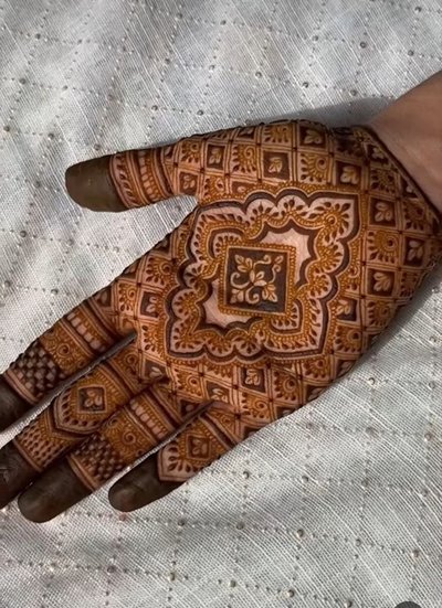 Easy mehndi designs for Jivitputrika