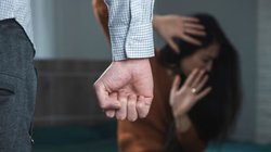 घर में घुसे 12 लोग, अधिकारी की पत्नी के साथ करने लगे छेड़खानी और…, बीडीओ ने लगाए ये आरोप, बताई वजह