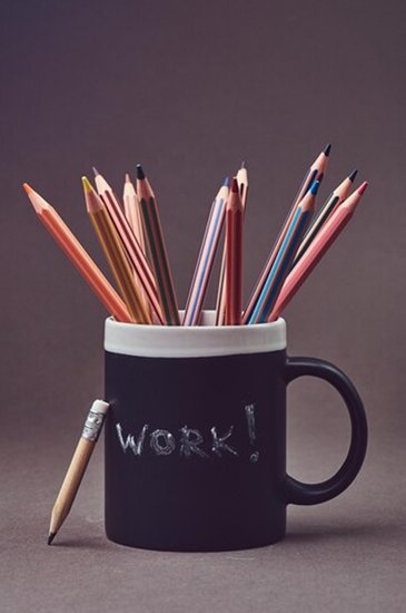 Personalized pencils देंआप अपने शिक्षक को एक Personalized pencils का पूरा सेट गिफ्ट कर सकते हैं। ये बेहद खूबसूरत गिफ्ट होगा जो कि आपके सर या मैडम पसंद करंगे। तो अपने टीचर्स डे पर ये खास गिफ्ट दें।(P.C. Freepik)