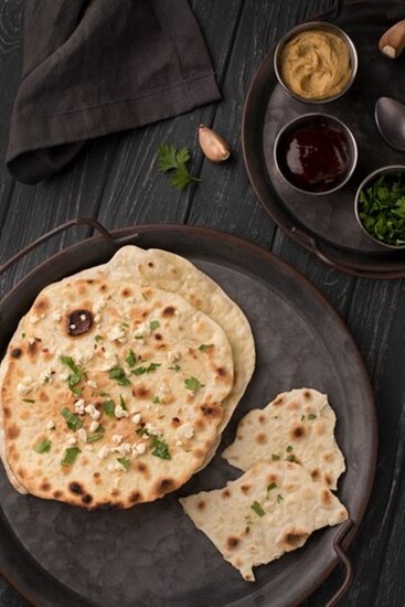 काके दी हट्टी (Kake Di Hatti) : चांदनी चौक की यह जगह अपने नान के लिए जानी जाती है, लेकिन यहां स्वादिष्ट पराठे भी परोसे जाते हैं। ये दुकान सुबह 11 बजे से 12 बजे तक खुली रहती है। (P.C. Freepik)