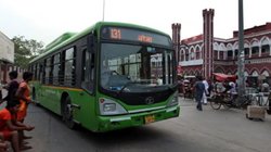 Delhi: डीटीसी बसों की मरम्मत के लिए अर्धसैनिक बलों की ली जा सकती है मदद, गृह मंत्रालय ने दिया सुझाव