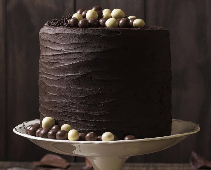 homemade eggless chocolate cake