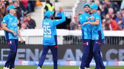 आउट होने के बाद फील्डर को देखते रह गए स्टीव स्मिथ, दर्शकों ने दिया स्टैडिंग ओवेशन; Video में देखें ब्रायडन कार्स का कैच क्यों था खास