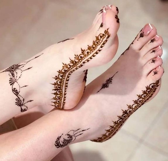 Hartalika Teej Feet and Legs Mehndi Designs