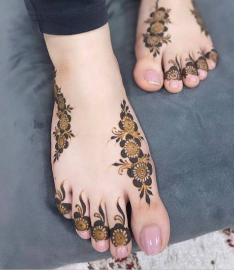 hartalika teej New Mehndi Designs for foot