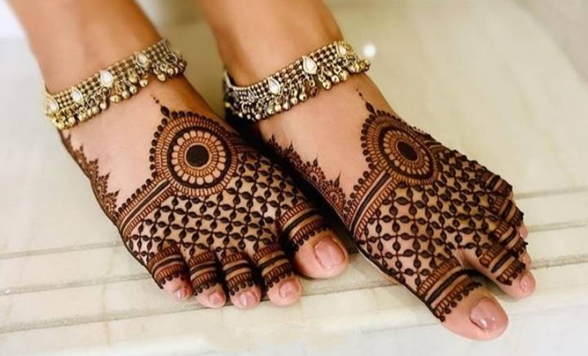 Hartalika Teej Simple Legs Mehndi Designs Pattern