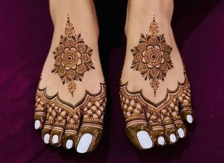Hartalika Teej Simple Legs Mehndi Designs