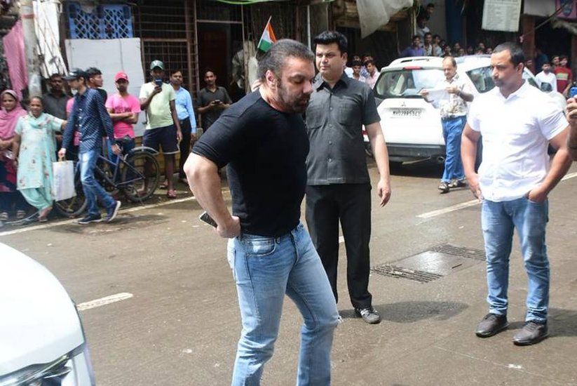 Sohil Khan in malaika arora father funeral