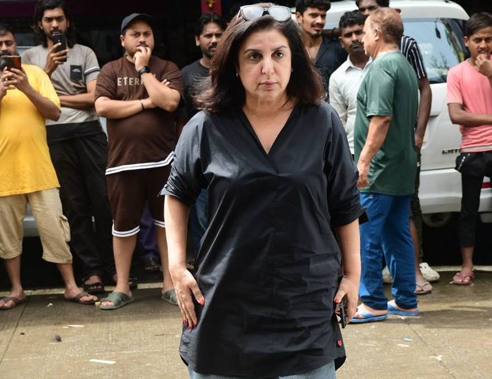 Farah Khan in malaika arora father funeral