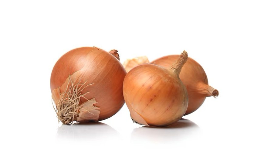 raw-onions-white-surface