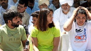 sakshi malik , vinesh phogat, bajrang punia