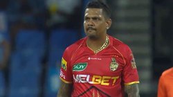 VIDEO: सुनील नरेन की फिरकी और पूरन की रफ्तार में फंसे जस्टिन ग्रीव्स, शाहरुख खान के ऑलराउंडर की गेंद देख चकरा जाएगा सिर