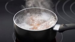 चाय पीते ही पूरा परिवार करने लगा उल्टी, बतर्न देखा तो उड़ गए होश, एंबुलेंस से लादकर ले जाना पड़ा अस्पताल