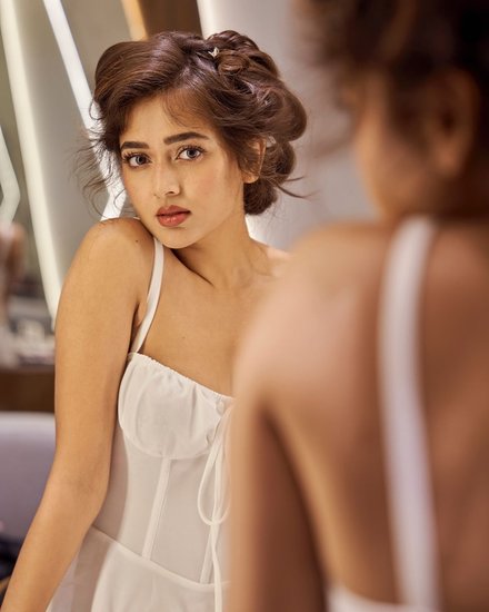 Tejasswi Prakash glam look