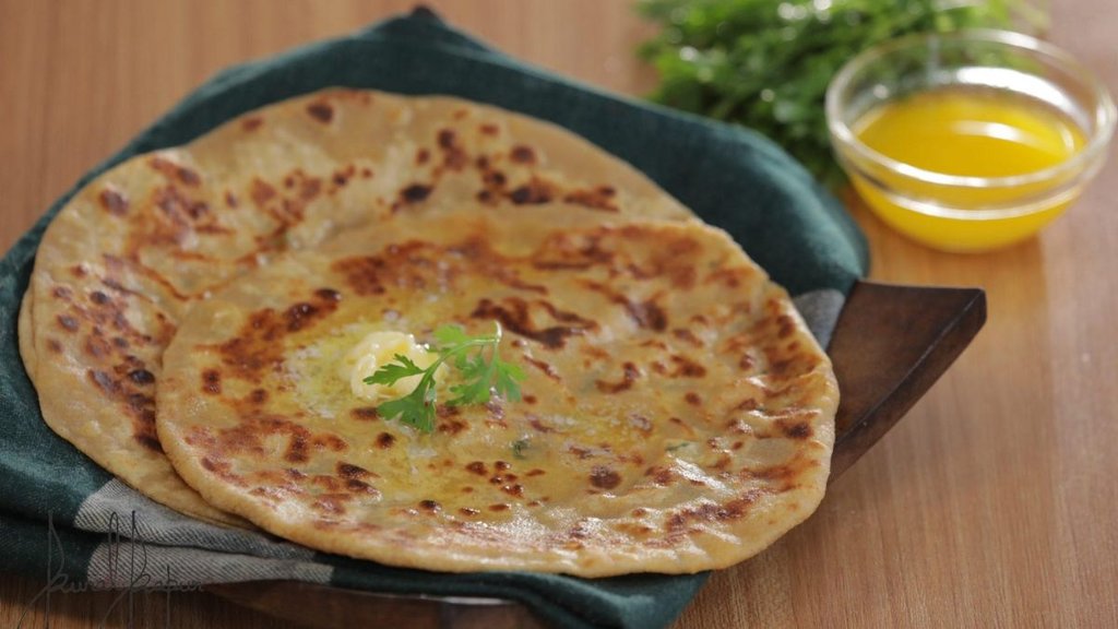 आलू का पराठा (P.C- @chefkunal/Instagram)