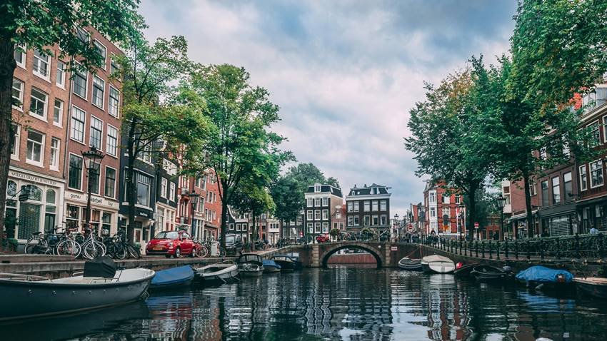 Which 10 cities of Europe are visited the most by people?
