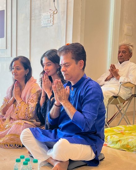Anushka Sen blue chikankari suit