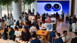 Apple Stores, Apple iPhones, iPhone Sales