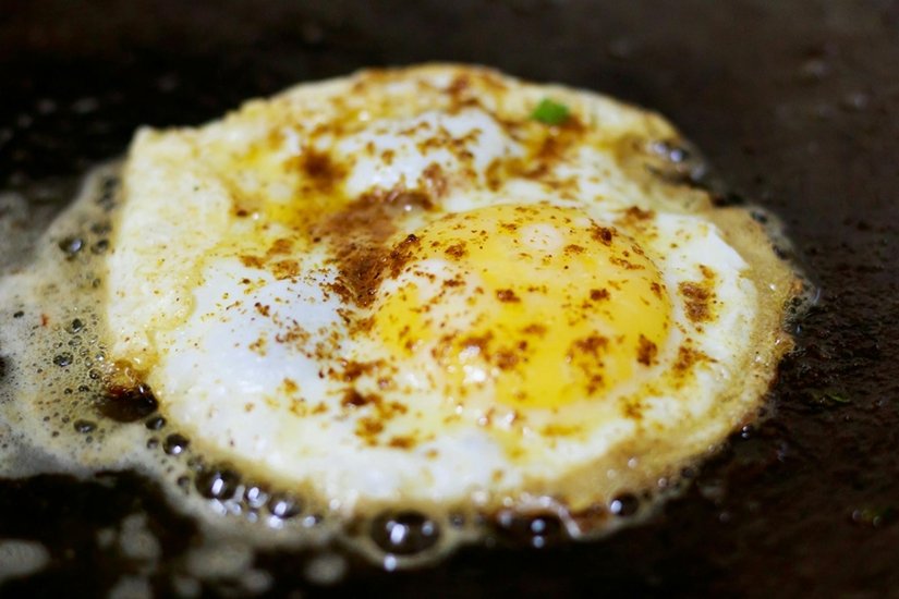 Apple with eggs