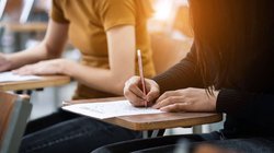 CLAT परीक्षा पास करके कहां मिलेगा एडमिशन? ऑनलाइन आवेदन करने की कल है लास्ट डेट