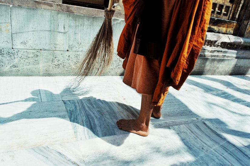 Dhanteras 2024 broom buying tradition