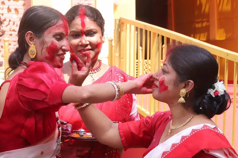 Dhunuchi Dance