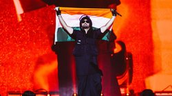 Diljit Dosanjh के दिल्ली कॉन्सर्ट की सामने आई पहली झलक, तिरंगा लहराकर जीता दिल, ब्लैक टिकटों के लगे आरोप