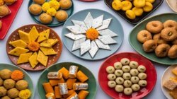 Diwali Sweets: दिवाली पर बिना चीनी के ही घर पर बनाएं मिठाई, इन चीजों का करें इस्तेमाल