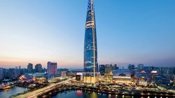 दुबई में पैदल चलने वालों पर लगा हजारों का जुर्माना, जानिए क्या थी गलती?