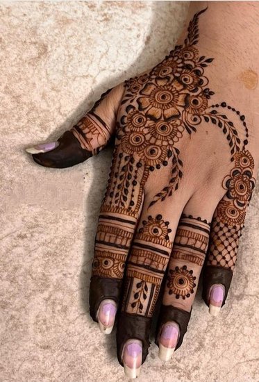 Easy Mehndi designs for Karwa Chauth