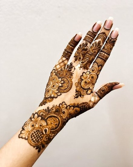 Intricate Mehndi patterns for Karwa Chauth