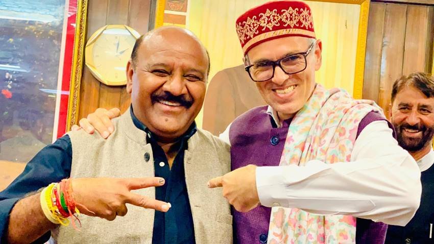 जम्मू-कश्मीर के उपमुख्यमंत्री सुरिंदर कुमार चौधरी ने नौशेरा से चुनाव लड़ा था और उन्होंने बीजेपी नेता रविंद्र रैना को 7819 वोटों के अंतर से हराया था। (Photo: Omar Abdullah/FB) ( बाबा सिद्दीकी के मौत के बाद लॉरेंस बिश्नोई गैंग चर्चा में आ गया है। इस गैंग ने उनके मर्डर की जिम्मेदारी ली है। लॉरेंस बिश्नोई गैंग ठीक वैसी ही स्टैटेजी अपना रहा है जैसा दाऊद इब्राहिम की डी कंपनी करती थी। दाऊद इब्राहिम की डी कंपनी... आगे की खबर पढ़ने के लिए यहां क्लिक करें)